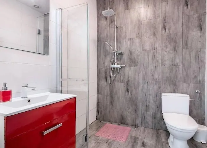 Luxurious With Swimming Pool Holiday home *