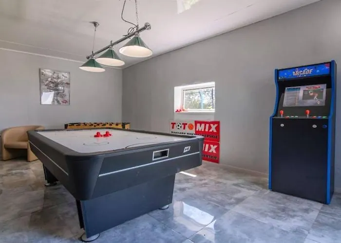 Holiday home Luxurious With Swimming Pool *